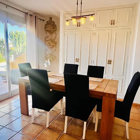 Villa 3-bedroom With Pool In Quiet Area On Costa Blanca For Longer Term *